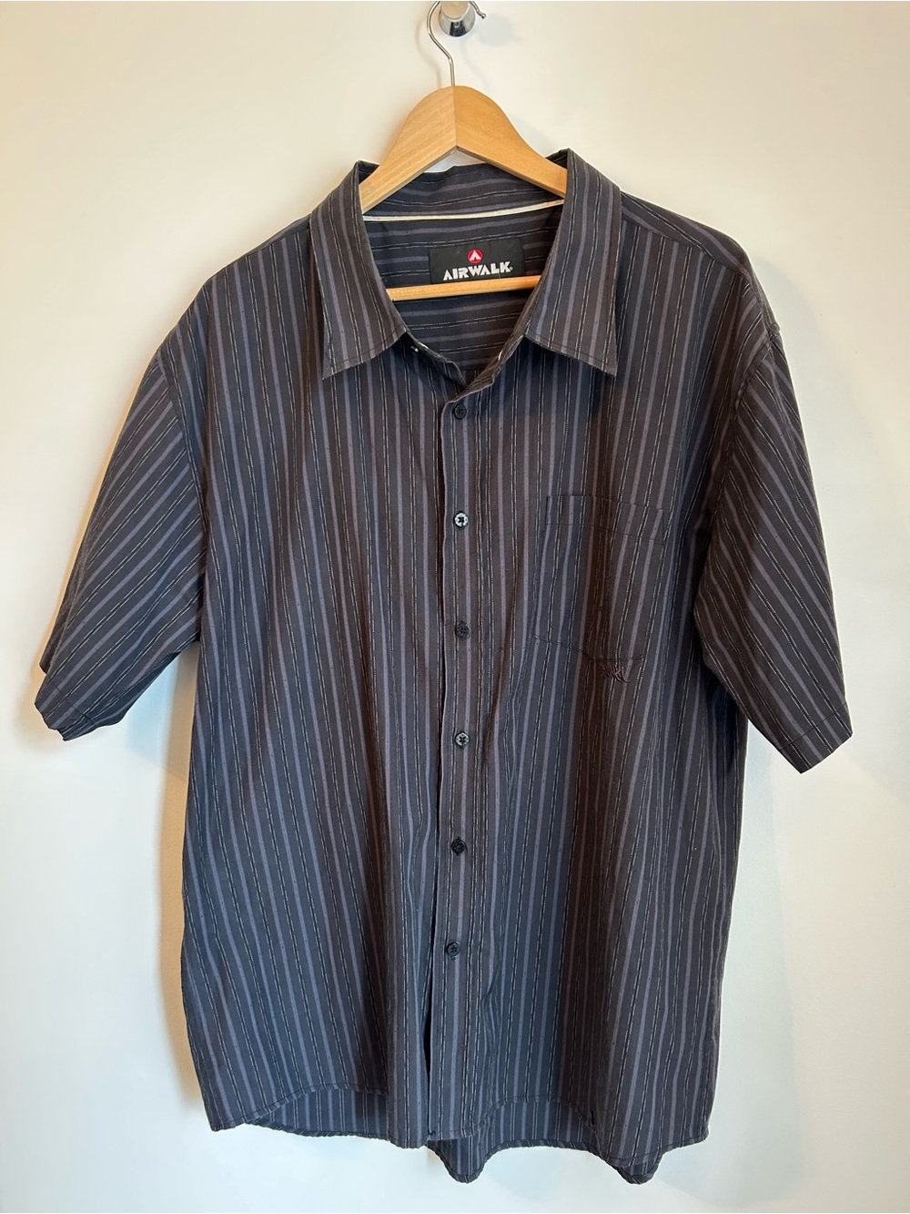 Airwalk Men's Short Sleeve Striped Button Down Shirt XL Black Grey